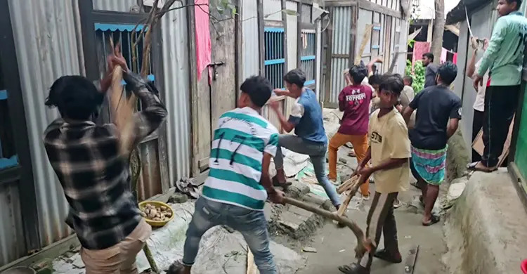 মানববন্ধনের পর হত্যা মামলার আসামিদের বাড়িঘরে হামলা-ভাঙচুর