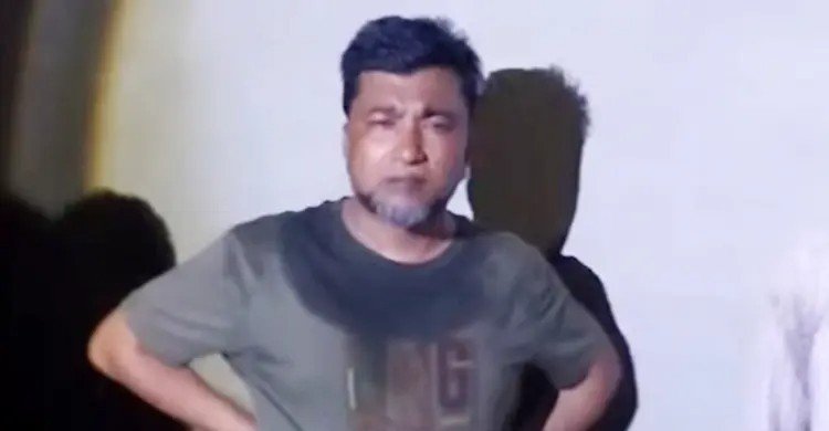 প্রবাসীর স্ত্রীর ঘরে আপত্তিকর অবস্থায় স্কুল শিক্ষক, গণপিটুনি