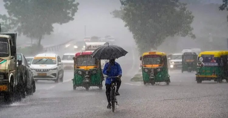 উত্তর-পূর্ব ভারতে ভারী বৃষ্টির সতর্কতা, প্রভাব পড়তে পারে বাংলাদেশে