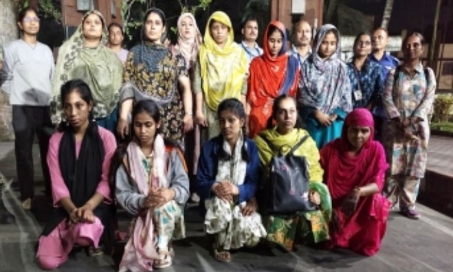 ভারত থেকে  ফিরে আসতে হলো ১০ বাংলাদেশি নারী